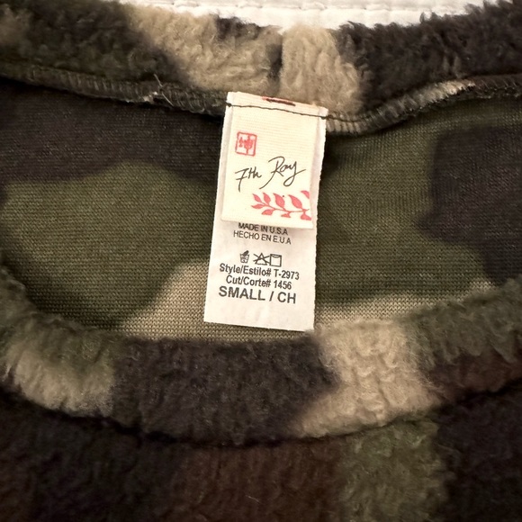 NWT!!!  Olive Green and Cream Chevron & Camouflage Pullover in Fleece - Picture 10 of 10